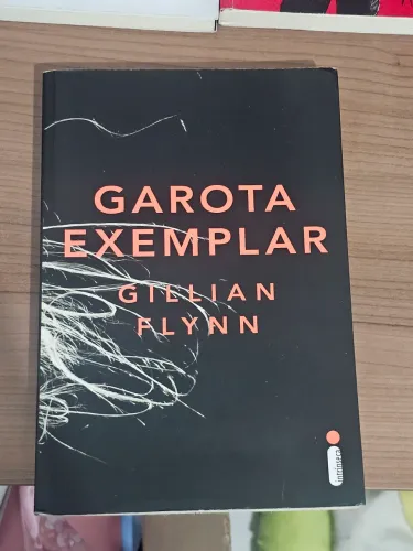 VENDA LIVROS - GAROTA EXEMPLAR