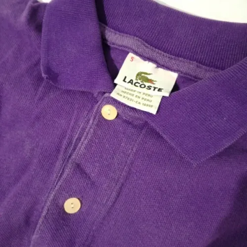 Camisa polo lilás da marca Lacoste tamanho P Usado