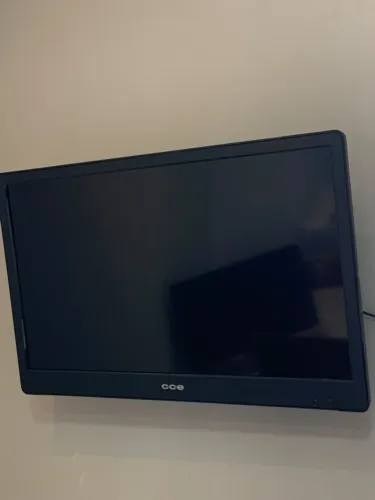 Televisão CCE 32" + Comando Original + Suporte - Impecável!