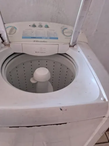 Máquina de lavar Eletrolux 12kg ,só não centrifuga