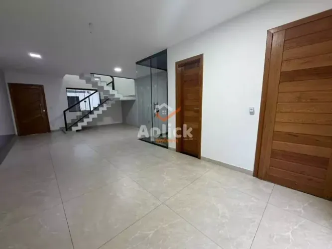 CA1274 - Casa 3 quartos com suíte, varanda e 2 vagas para alugar em Colina de Laranjeiras