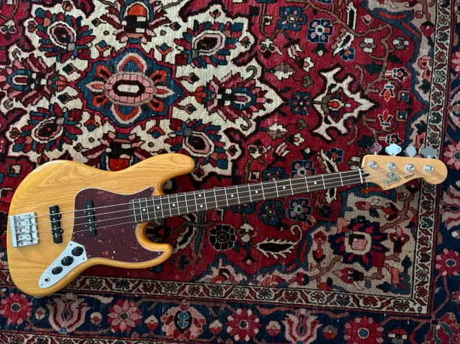 Baixo Fender Jazz Bass