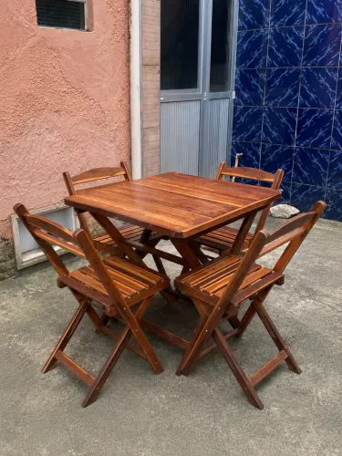 Mesa madeira dobrável com 4 cadeiras 