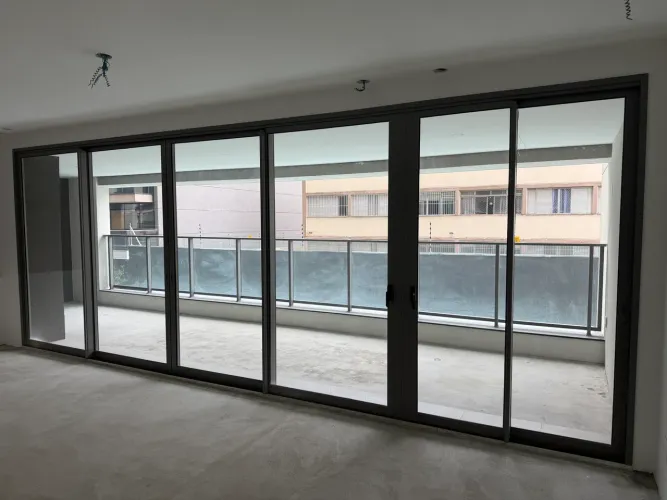 Esquadria Lidinese 6,50 x 2,50m - Porta de Correr Alumínio e Vidro - Nova