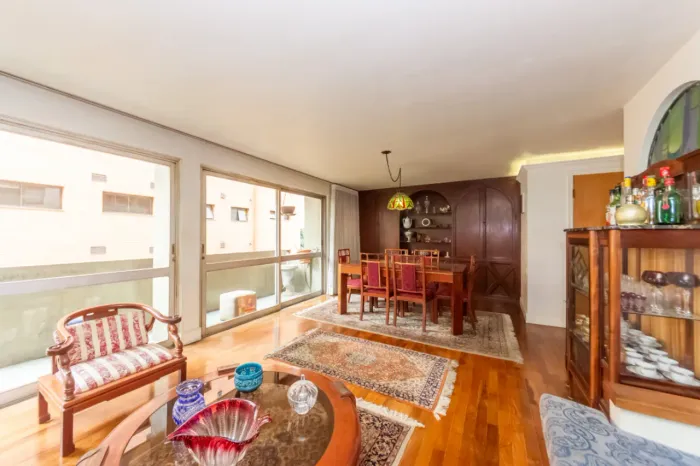 Apartamento para venda em Moema com 3 quartos, sendo 1 suíte, 133m²