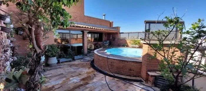 Luxo Absoluto: Triplex Único com Piscina e Academia Privativas