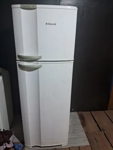 Venda rápida geladeira e a máquina os 2 estão em perfeito estado