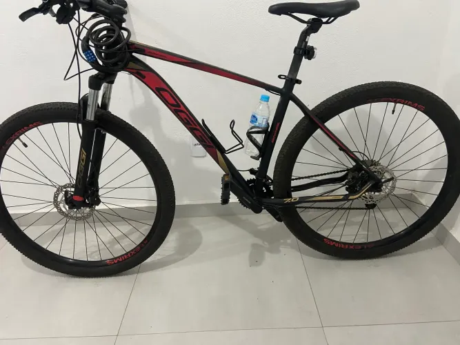 Vendo Bicicleta aro 29 Oggi 7.0 muito nova pouca usada 