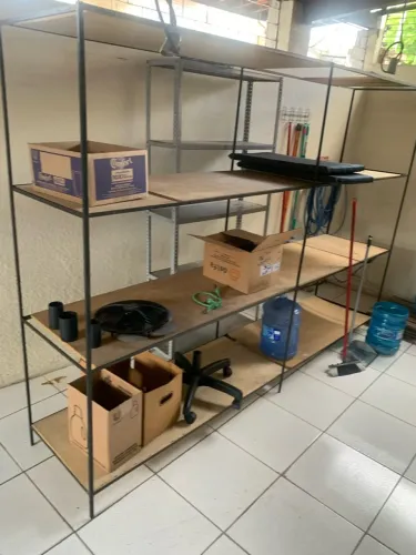 Prateleira para estoque