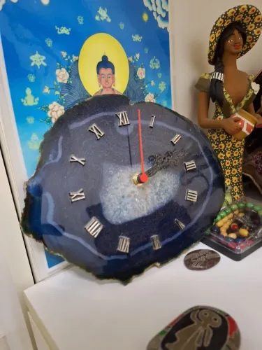 DOIS RELÓGIOS DE MESA ANTIGOS EM PEDRAS SEMI PRECIOSAS  EM ÁGATA AZUL E ÁGATA MARROM