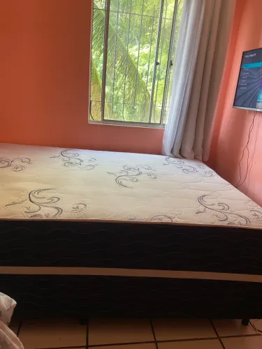 Cama de casal com molas