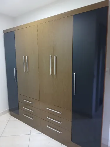 Guarda-roupa Casal 6 Portas com Gaveteiro - Ótimo Estado