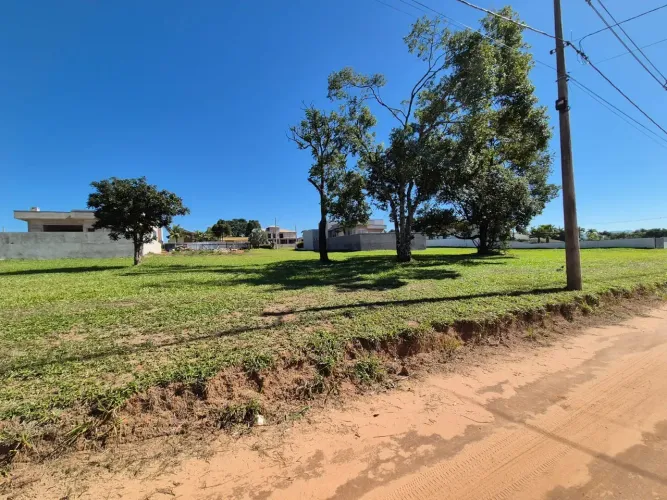 Excelente terreno à venda no Ninho Verde 2, próximo ao Centro Comercial.