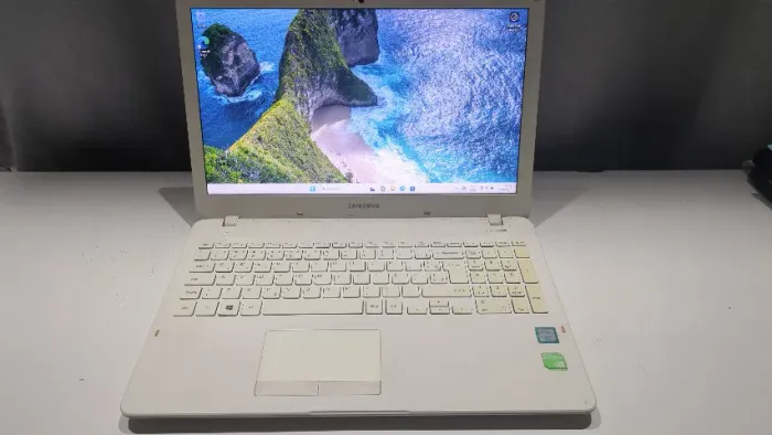 Notebook Samsung i5 7ª Geração / 8GB RAM / SSD 120GB / GeForce 920MX