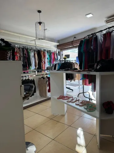 Móveis para Loja Roupas Bem conservados 