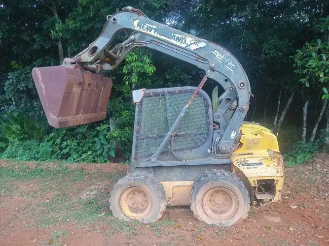 Bob Cat New Holland - Mini carregadeira