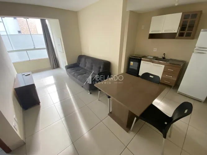 Com 2 dormitórios sendo 1 suite, sala de jantar e estar conjugadas, sacada com churrasquei