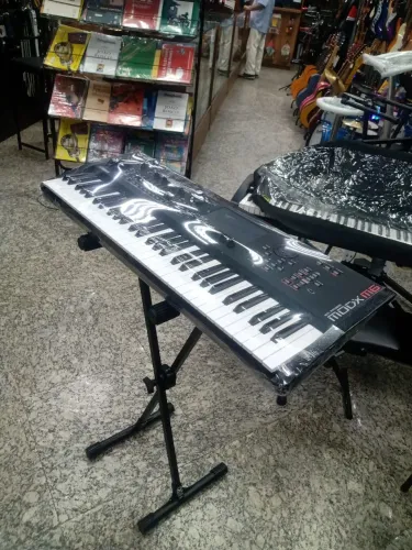 Teclado Yamaha modx M6