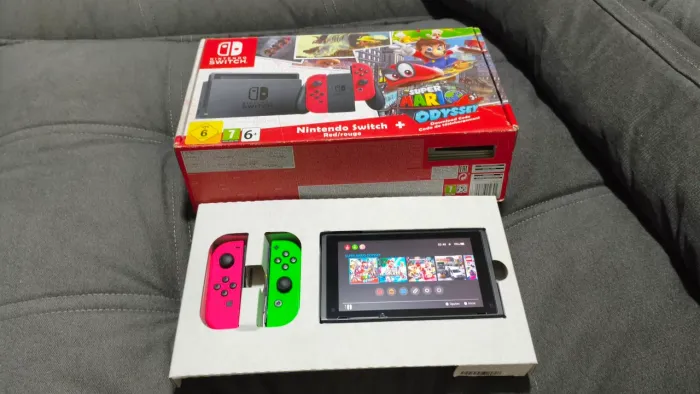 Nintendo switck desbloqueado versão especial do Mario, excelente estado.leia a descrição!!