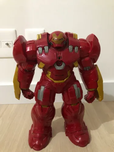 Hulkbuster hasbro
