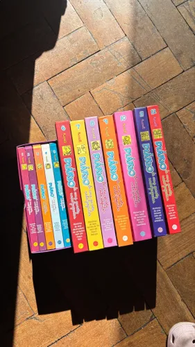 Kit de 12 livros O diário de uma garota nada popular 