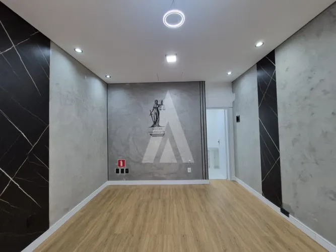 Sala de 18 m² com lavabo no Centro de Joinville.