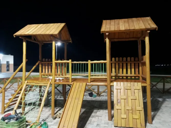 Playground parquinho feito de eucalipto tratado 