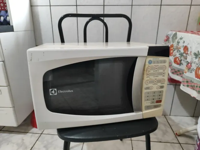 Microondas Electrolux mef30 com defeito