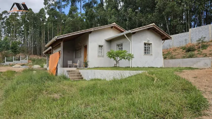 Chácara para Venda em Pedra Bela, zona rural, 2 dormitórios, 1 suíte, 2 banheiros