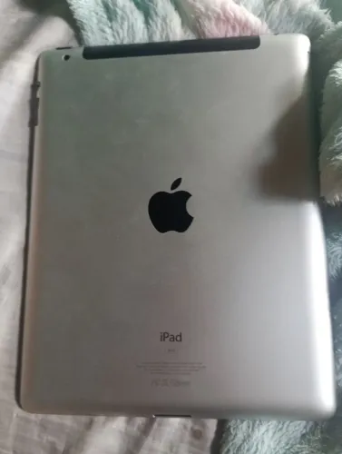 iPad 16 GB sem carregador modelo antigo em perfeito estado