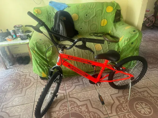 Vendo bicicleta aro 20 pra criança