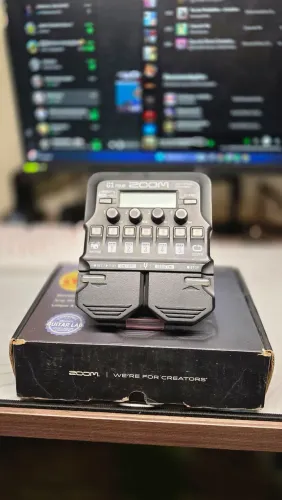 Pedaleira de Guitarra Zooom G1 four