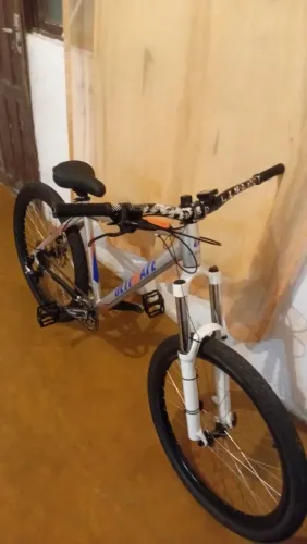 Ultimate brave aro 26, freios e relação são todos shimano