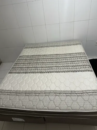 Cama semi nova 
