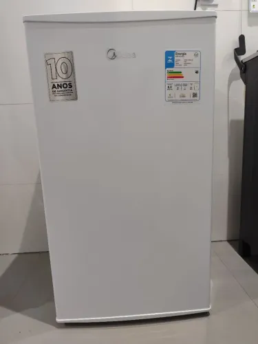 Vende-se um Frigobar de 93 litros marca mide NOVOa 