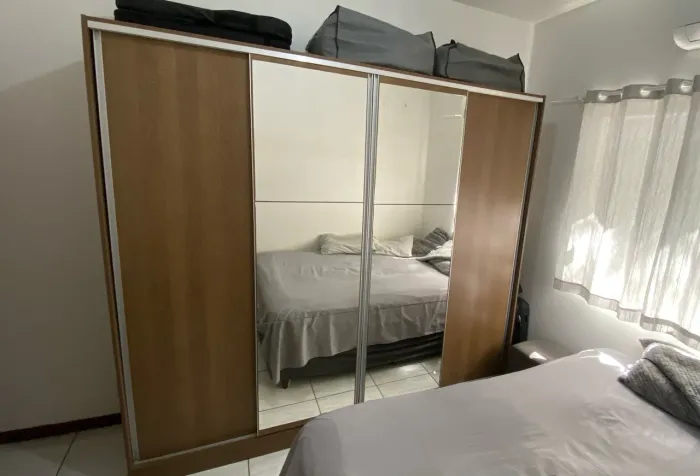 Guarda roupa Casal porta de correr com espelho