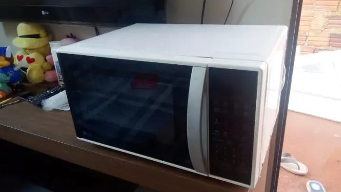 microondas preto bem conservado