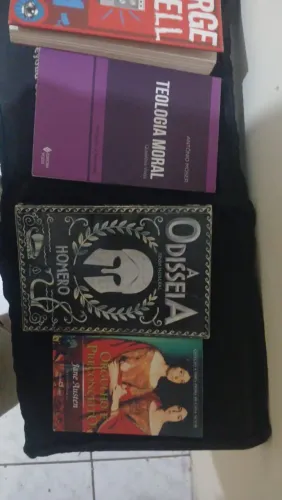 Livros de Literatura Clássica, Moderna e Espiritualidade Cristã no precinho
