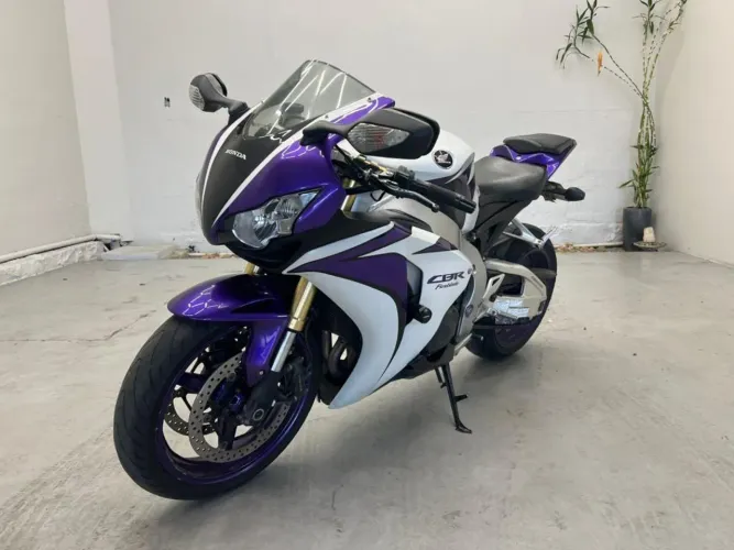 HONDA - CBR 1000 RR Fireblade - 2011 -  Dasauto Automoveis 