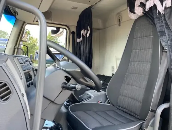 Volvo VM 270 2015 Carroceria, 
