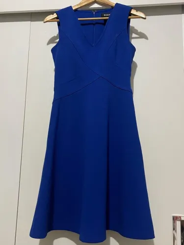 Vestido clássico DKNY