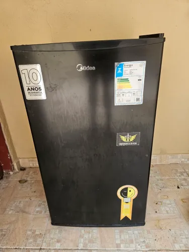 Frigobar Midea 93L Preto 127v