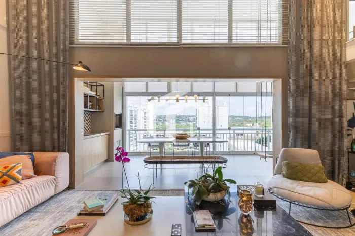 COBERTURA NO PRIME FAMILY CLUB DE 240 M² COM 4 SUÍTES, VISTA PANORÂMICA E 4 VAGAS IGUATEM