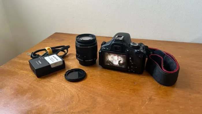 Canon EOS Rebel T3i + lente 18-55mm - Excelente estado