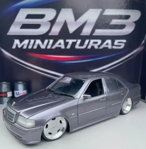 Miniatura 1:18 Mercedes-Benz C 36 AMG marca UT