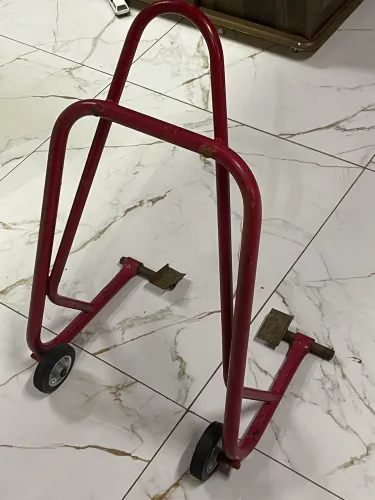 Cavalete para motos 230 reais .