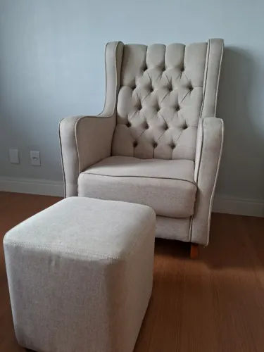 Cadeira de Amamentação (+ Puff)