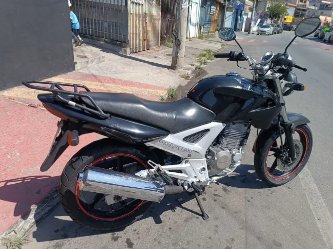 Twister 250 preta 2004 (motor filé 