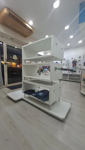Lindo móvel expositor para loja