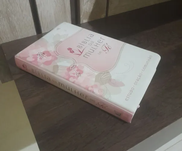 Bíblia de estudo da mulher de fé (média nova)